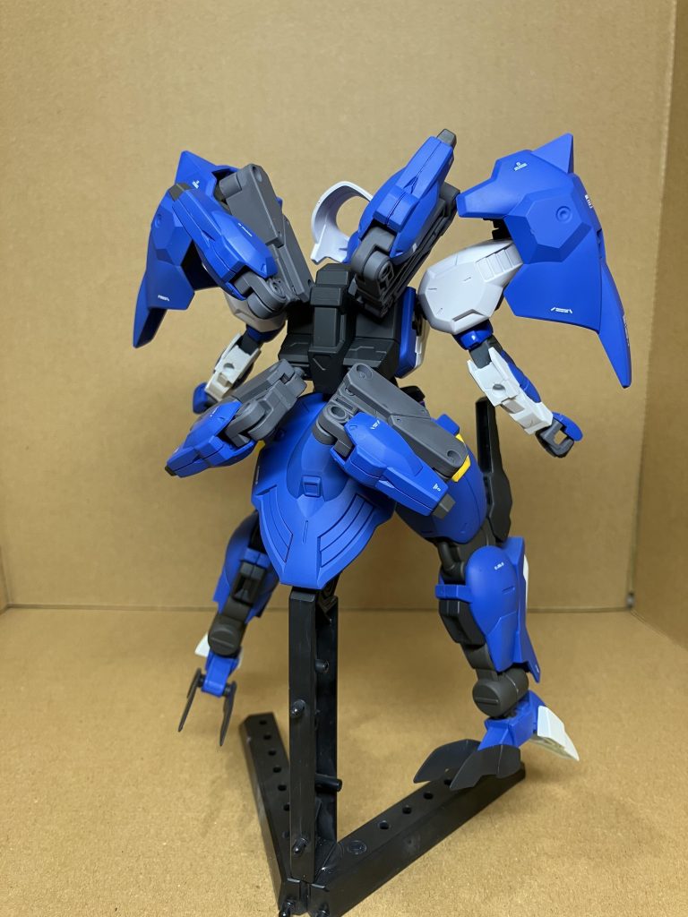 背面前腕は30mmのものに変更しました。