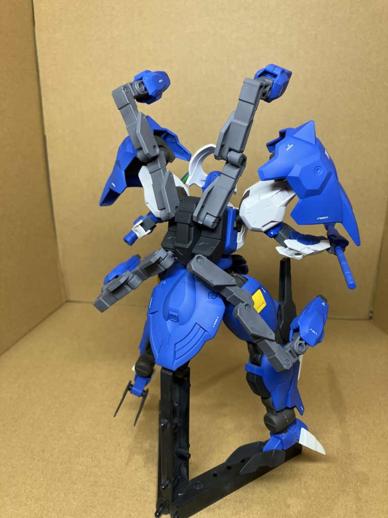 背中の4本腕？はメテオホッパーのウイング接続アームを使っています。