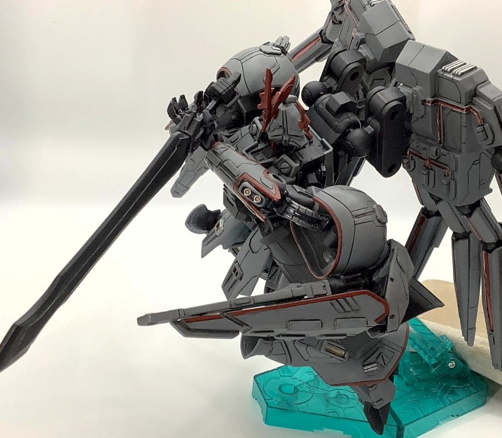 角度のあるポーズだと重すぎてアクションベースが倒れるので重しで固定してます!