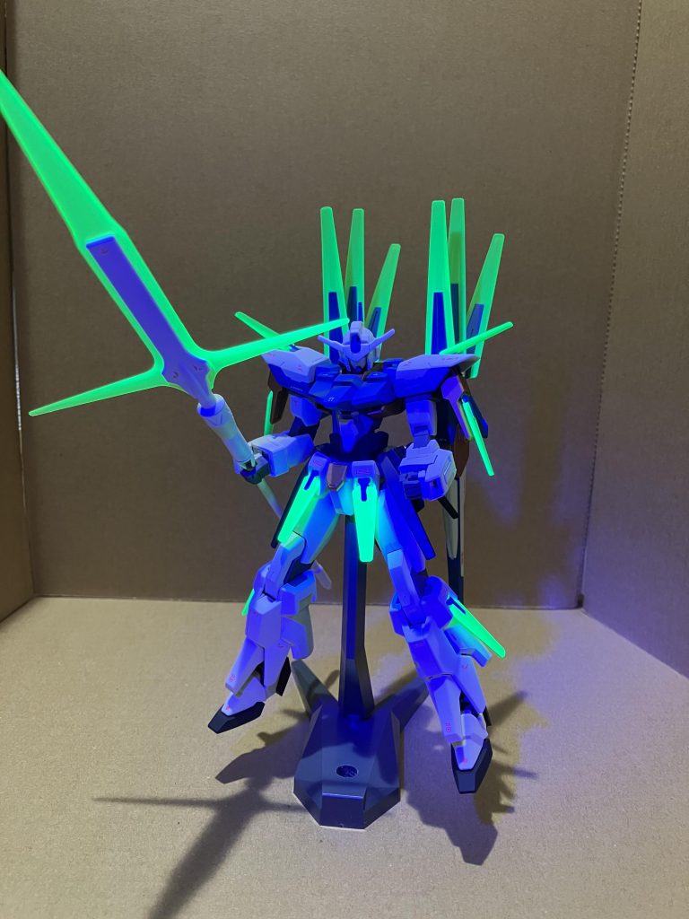 ブラックライトに反応します。