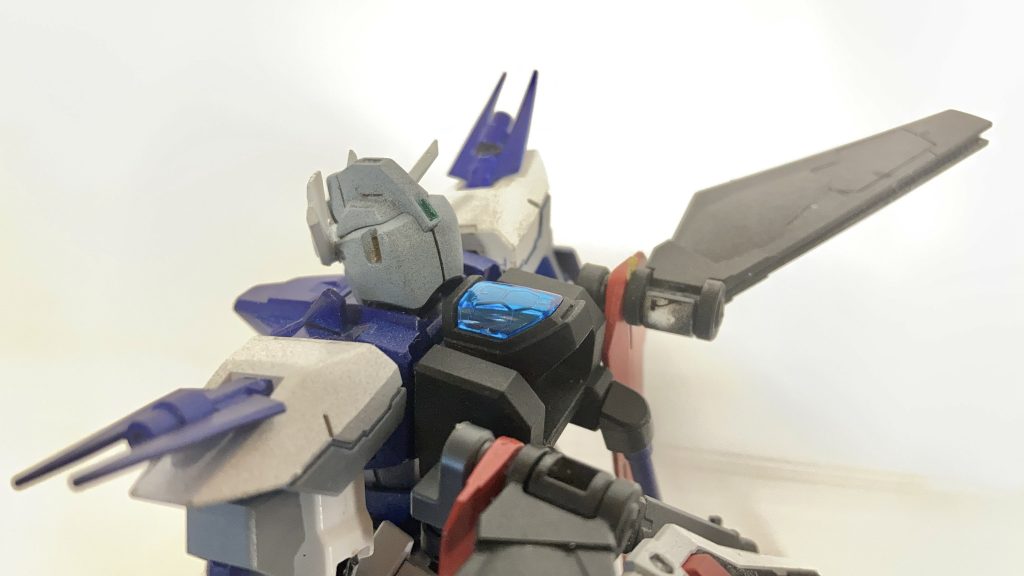 バックパック側にビームの受信装置が付いているのでどんな機体につけてもキャノンが撃てます。