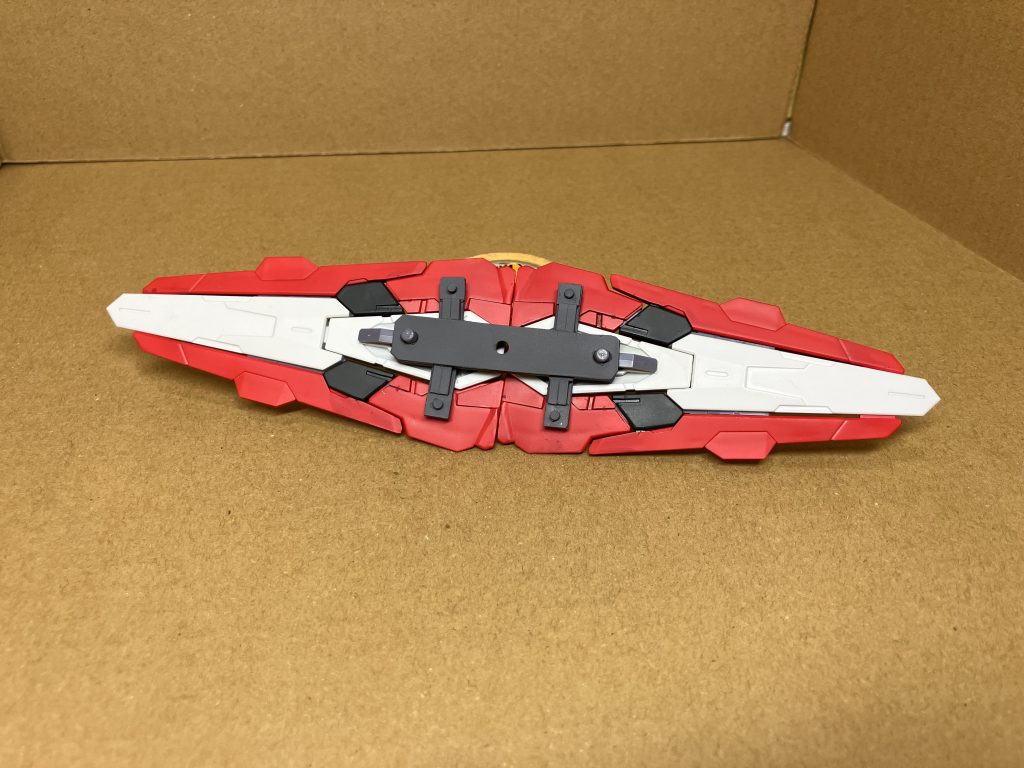 ガンビットは裏側に接続用パーツを作成しました。3mm穴が空いているので、アクションベース等に接続できます。