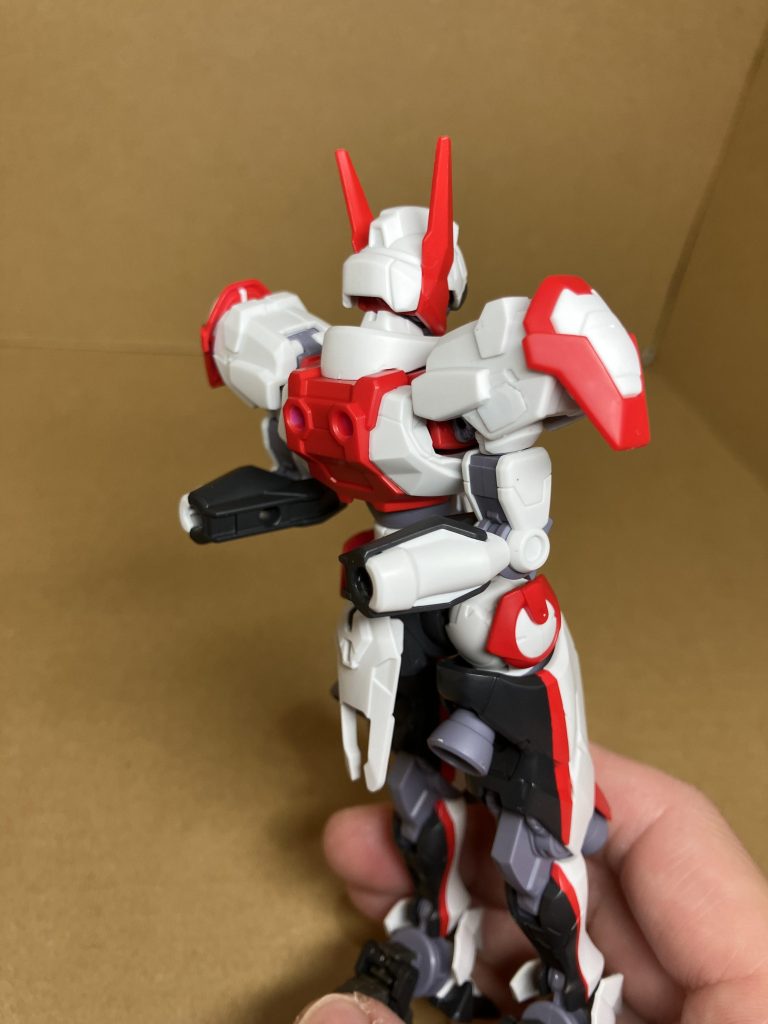 変形方法たぶん本家のように手を後ろにします。