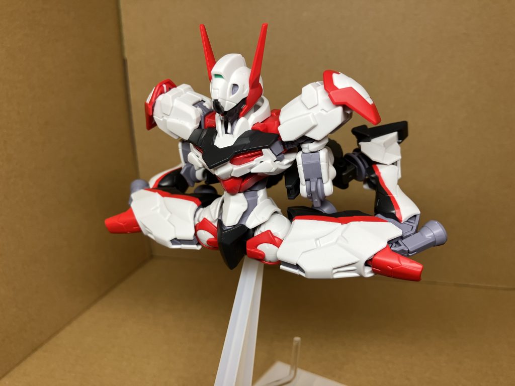 たぶん本家のように、足を開いて後ろに向けます