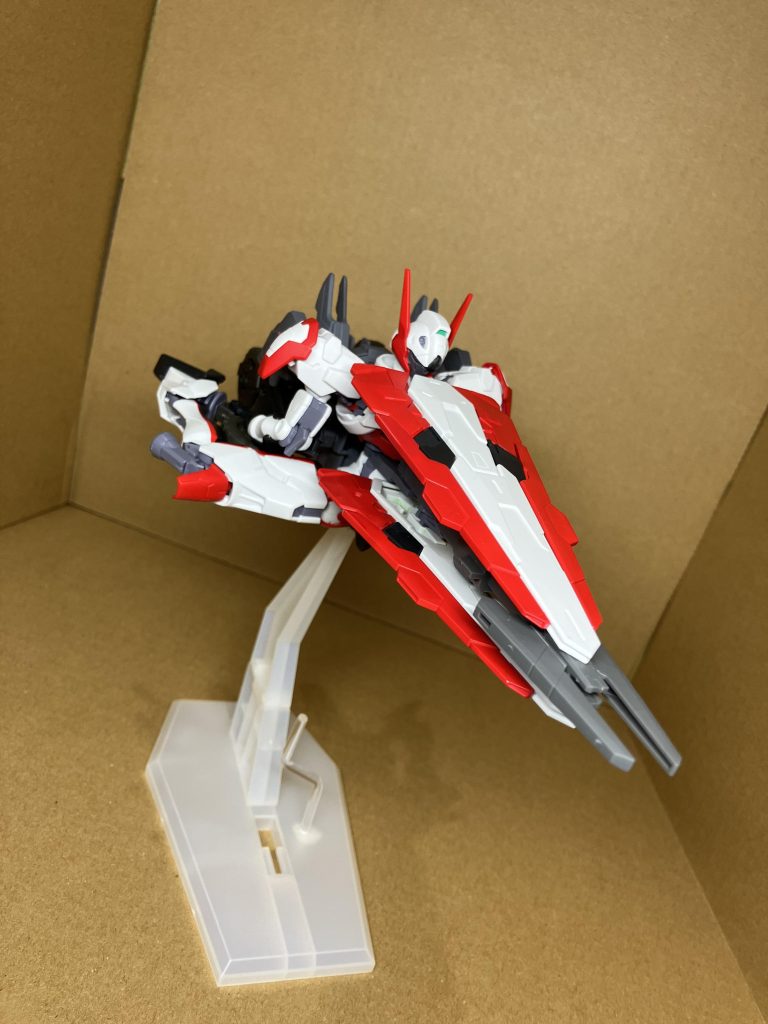 ガンビットと下半身をつければ変形完了です。