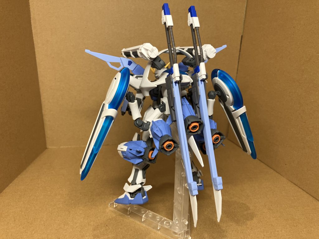 背面。シュベルトゲーベル2本背負ってます。ガンバレル兼ブースターでエール要素とトリッキー要素を増やしてみました。