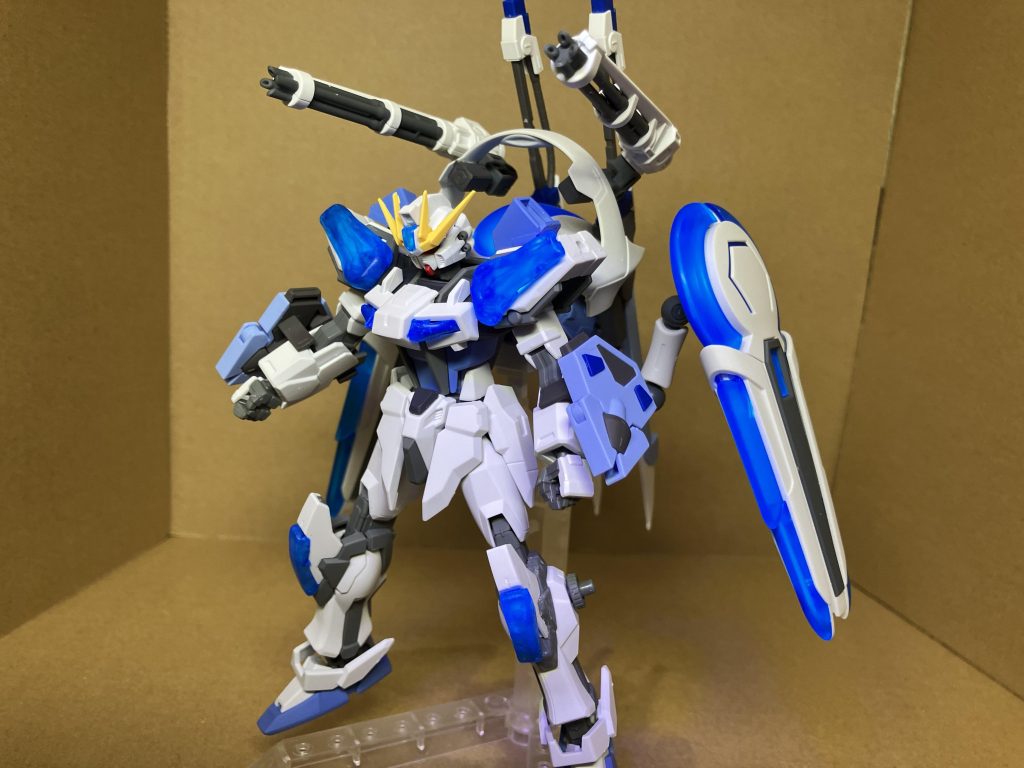 ブラックライトに反応します。