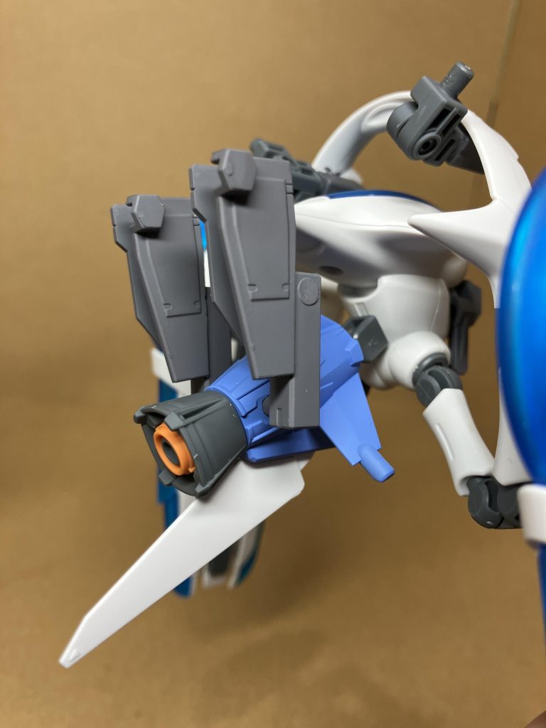 シュベルトゲーベルは、ガンバレルの基部にアームを介して接続しています。