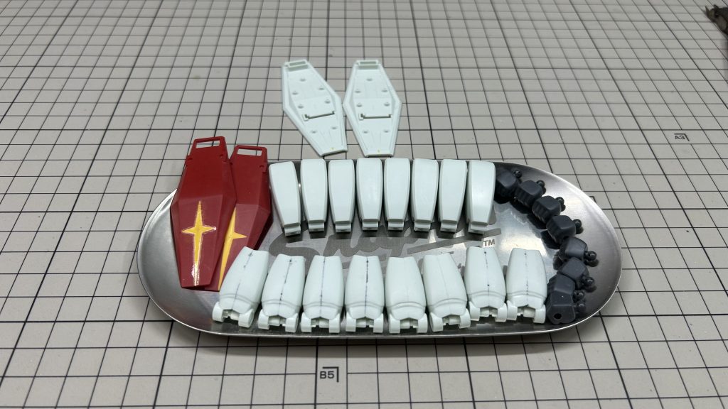 作品名：ベスメカ4体分<p>製作中の作品を横目には新しいヤスリを使いたいが為にベスメカガンダムの合わせ目消し×4体分をしてました ミネシマのP2細目は硬化したプラセメントでも瞬着でもゴリゴリ削れたので良い買い物が出来たと思います</p>
