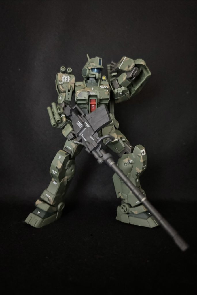 専用武装のヒートナイフも装備。