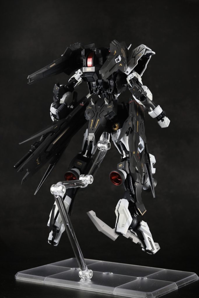 前垂れ以外は、あえて和柄を使わずに和をどう表現するかが課題でしたが、胸部の大理石塗装は特にお気に入りです。