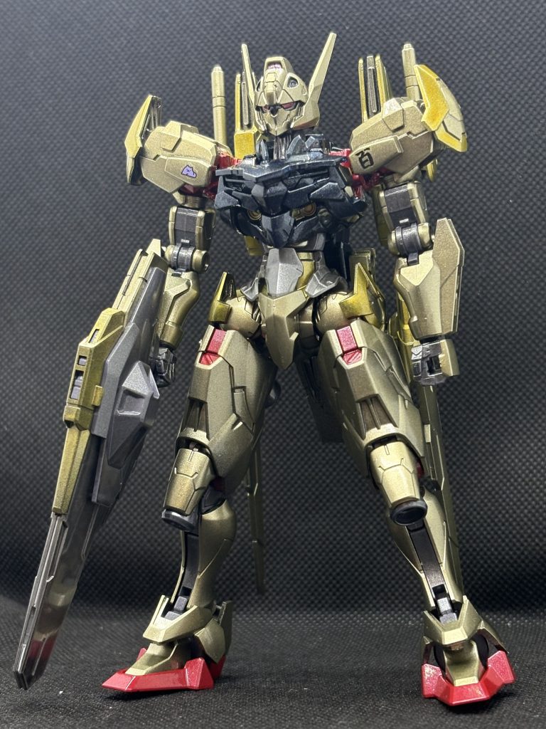 娘にあげる予定なのでホワイトパール吹いてきらきら感を出したかったのですが、写真で見るとイマイチですね。金色は単なるベタ塗りと、シルバー下地のキャンディでアクセントをつけてます。マスキングゼロの超省エネ塗装で仕上げました。