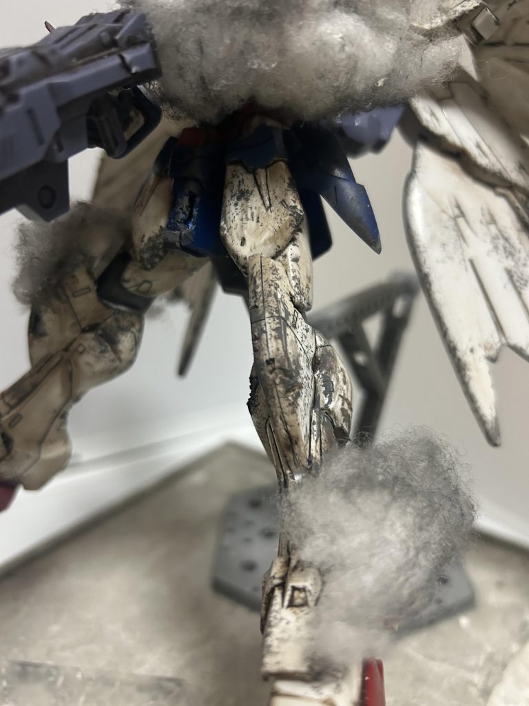 解決したところで次に煙を。足や手にいろんなところに貼りました。あり過ぎても見えなくなるだけなんでそんなに貼ってはいません…！