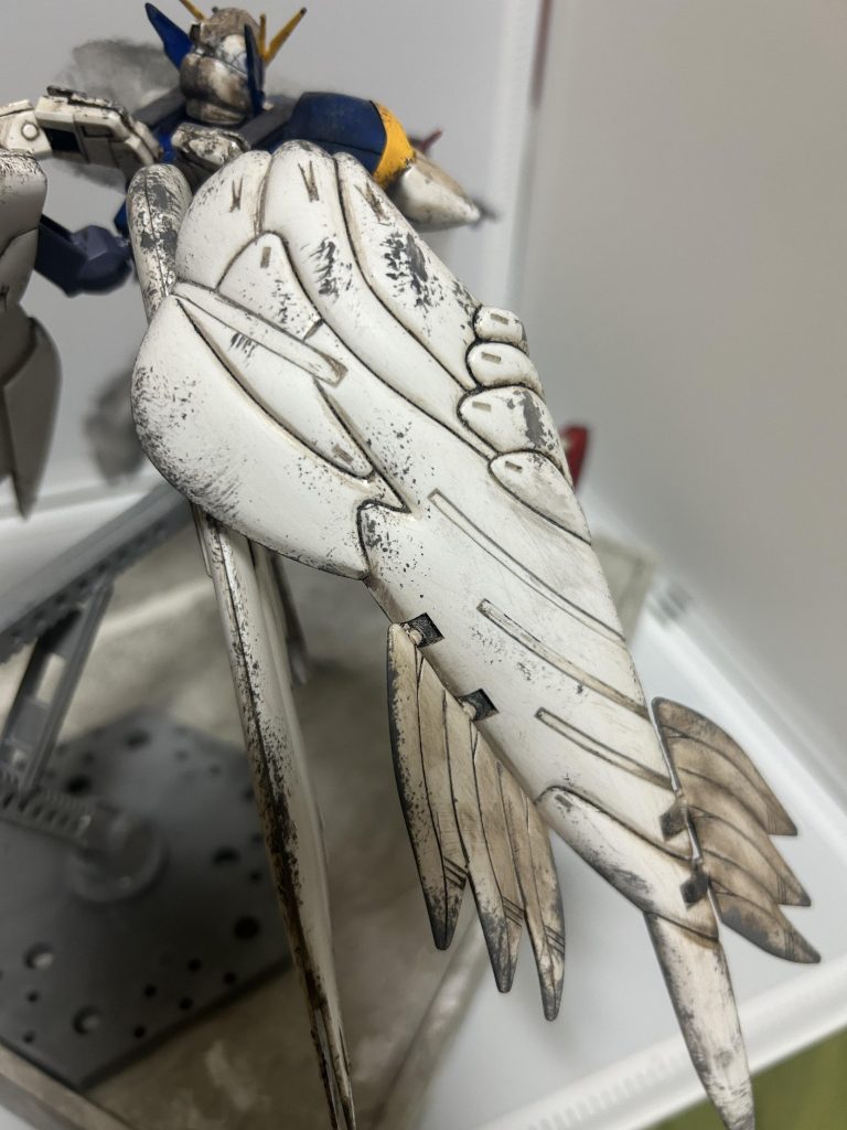 右も同じように作成。チッピングは敢えて左と似せずにやってみました。左右違うのがまた良き