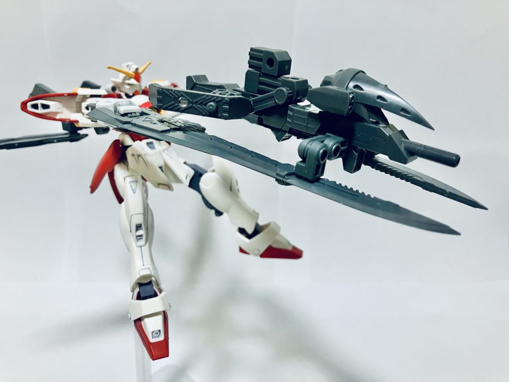 運用計画です。まずは長い射程の銃で相手から先手を取り、残った相手を2本の剣で切り伏せます。相手の数に応じて高圧電流をばらまいて、相手の通信障害や操縦不能を誘い起こしましょう。