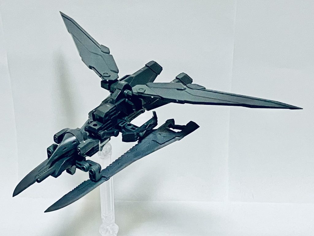 複合兵装のラケーテフリューゲルです。前方が銃剣、後方がスラスターで構成されており、装備した機体を強化します。