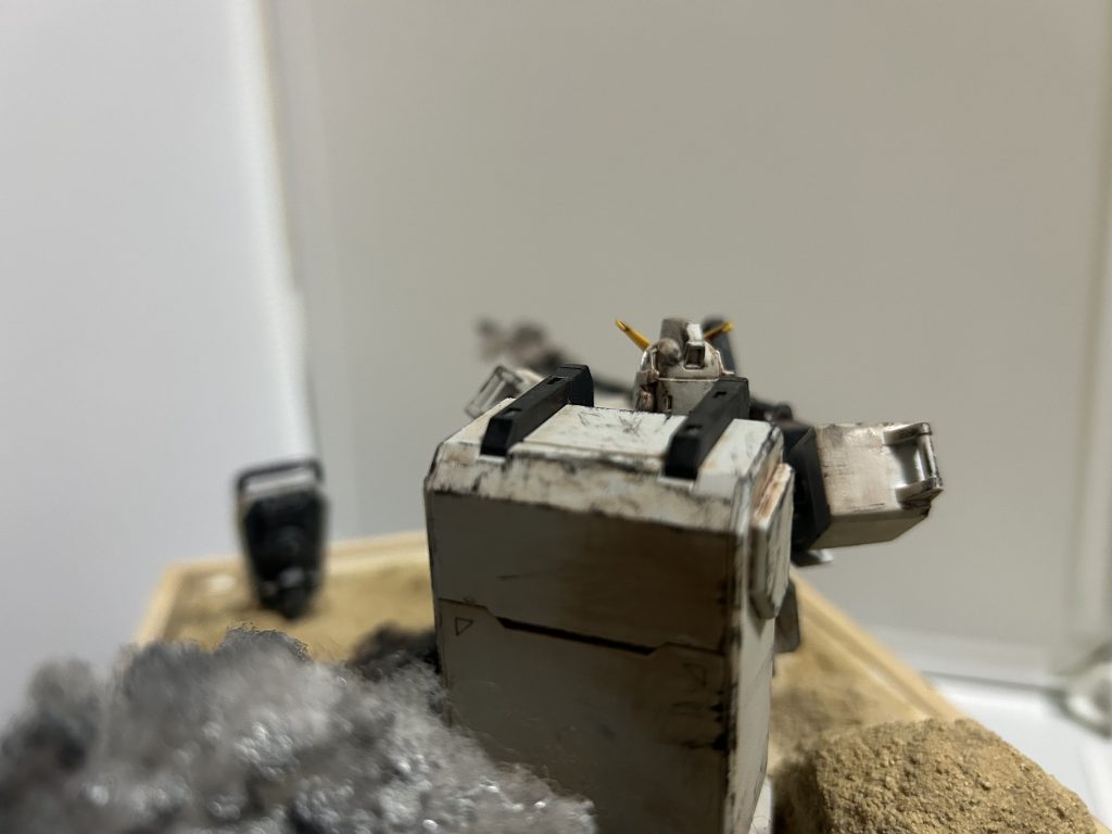 続いて背面。特にいうことなし。強いていうならシールドってこんな感じで置いてたんだなって