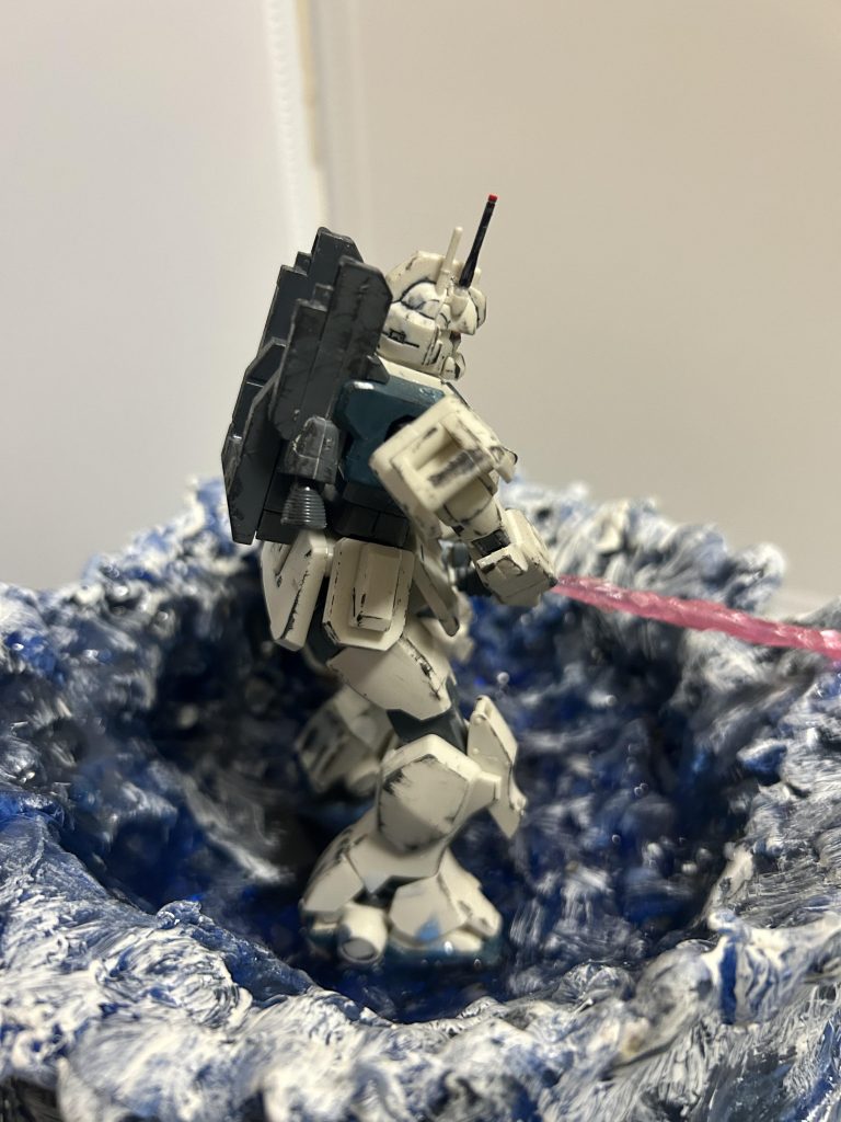 まぁいつもの100均ジオラマなのですが…値段がすごい高かった。とあるものを大量に買ったから…。それがレジン です!あのレジンです。uvで固まるアレ。作り方はですね…