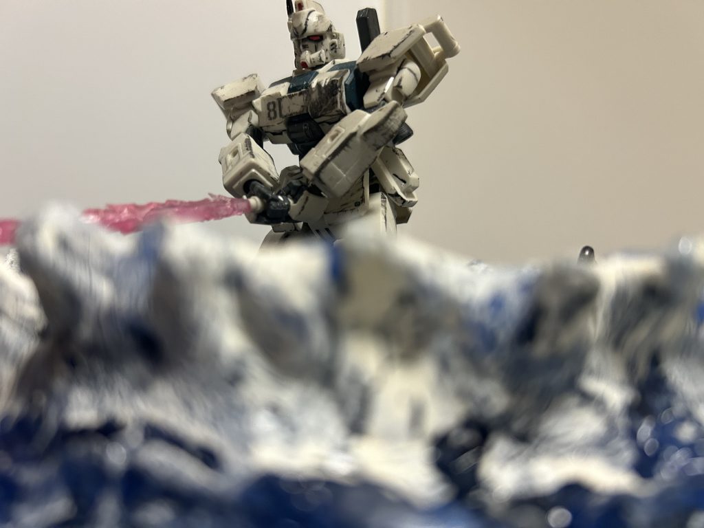 最後にこのアングルで締めます。これがましです。今回は作り方もクソもないんで短めに!ポージングを極めればまたカッコいい感じになりそうですね。予定が合えばまた08小隊 のジオラマかな〜!それでは!