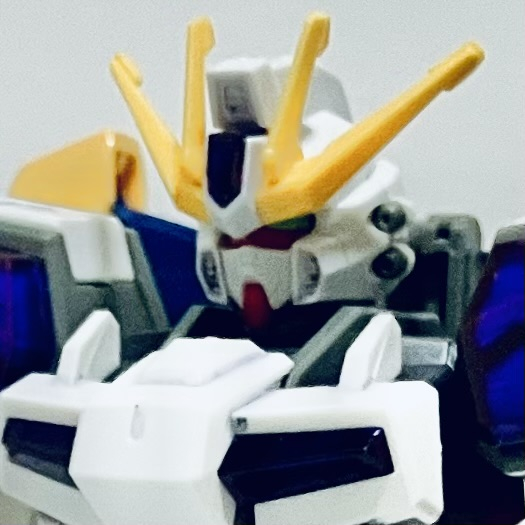 頭部バルカン砲のイーゲルシュテルンです。改造前から引き継がれた武装で、ミサイル等の迎撃に役立ちます。