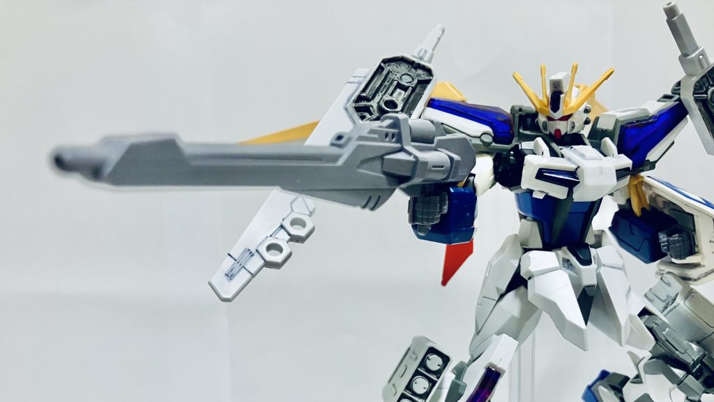 バスターライフルです。改造前から引き継がれた武装で、最大出力で戦艦を一撃で沈める威力を発揮します。