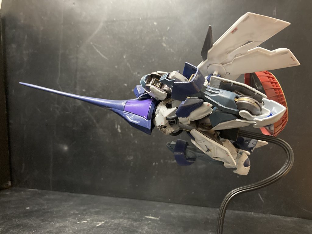 下面から。ちゃんとシールドも装着できます。マントは実は可変のため、どうしても装備させたかったので入手しました。