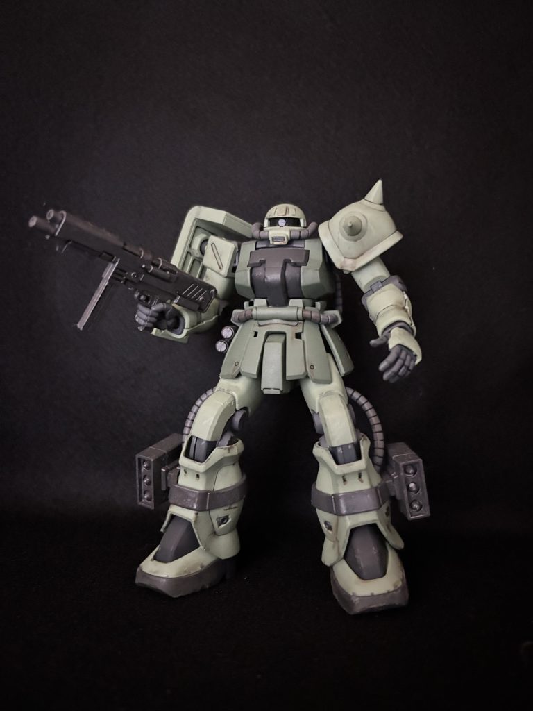 中距離を得意とする3号機。軍曹のザク。MMP-80マシンガン、ミサイルポッドを装備。