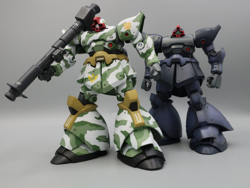 マチルダさんの想い ウッディ大尉の想い ハモンさんの想い リュウさんの想い・・・ 泣いてしまうのです歌い終えて深呼吸します私は皆に背を向け画面を見ながら マイクを持っていない方の手を 服の下から手を入れて首まで通して顔の涙を拭きます (バレないように)それでも目がウルウルしているので 「あー 昔うちの犬が死んだの思い出したわー 」 と ごまかしますドムめー ドムの野郎ー ドムが憎い ドムが憎い 憎い憎い憎い ドムが憎いーー 戦場で会ったら絶対に許さん! ドムを倒す! そしてこれだけは言っておきたい