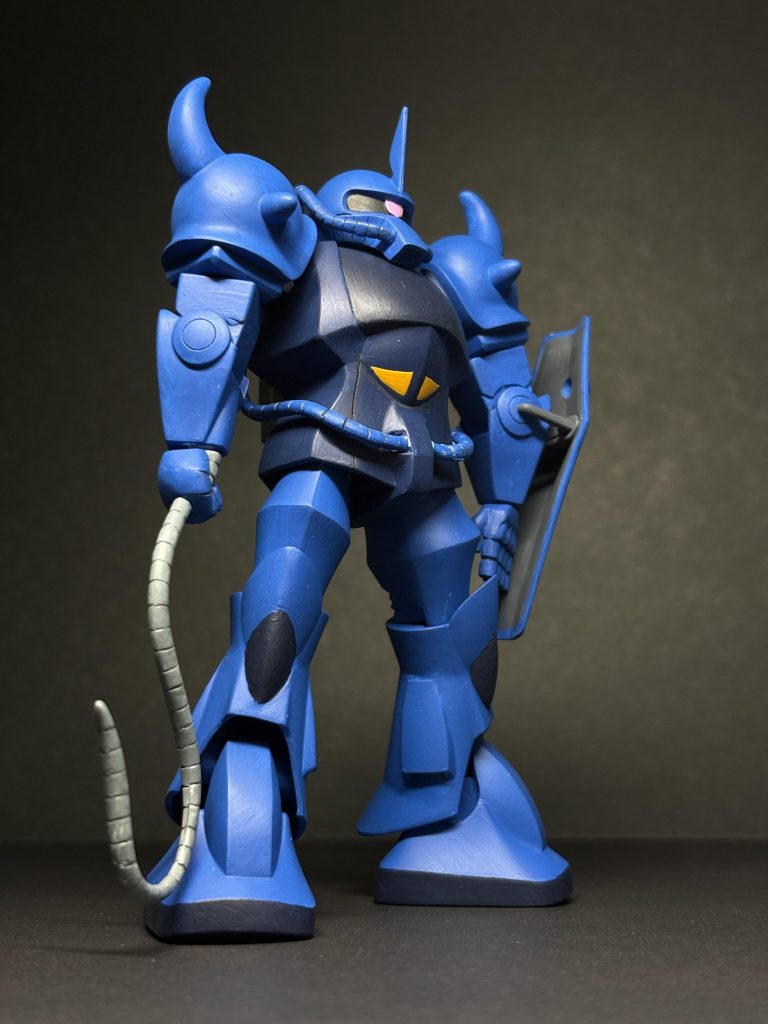 睨みが効くよう首の角度を調整しました。