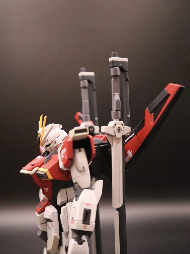 エクスカリバーレーザー対艦刀の柄部分が少し気になってしまい、余っていたパーツを組み合わせて作りなおしました…。 以下ポージングを何枚か！