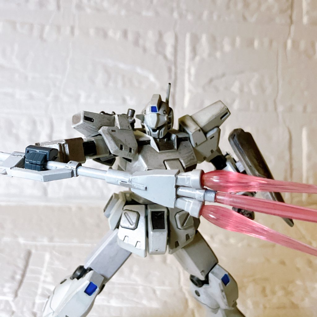 腰、首、大腿部をそれぞれ延長ビームミツマタはプラ棒とプラバンから製作シールドはパテでそれっぽく造形