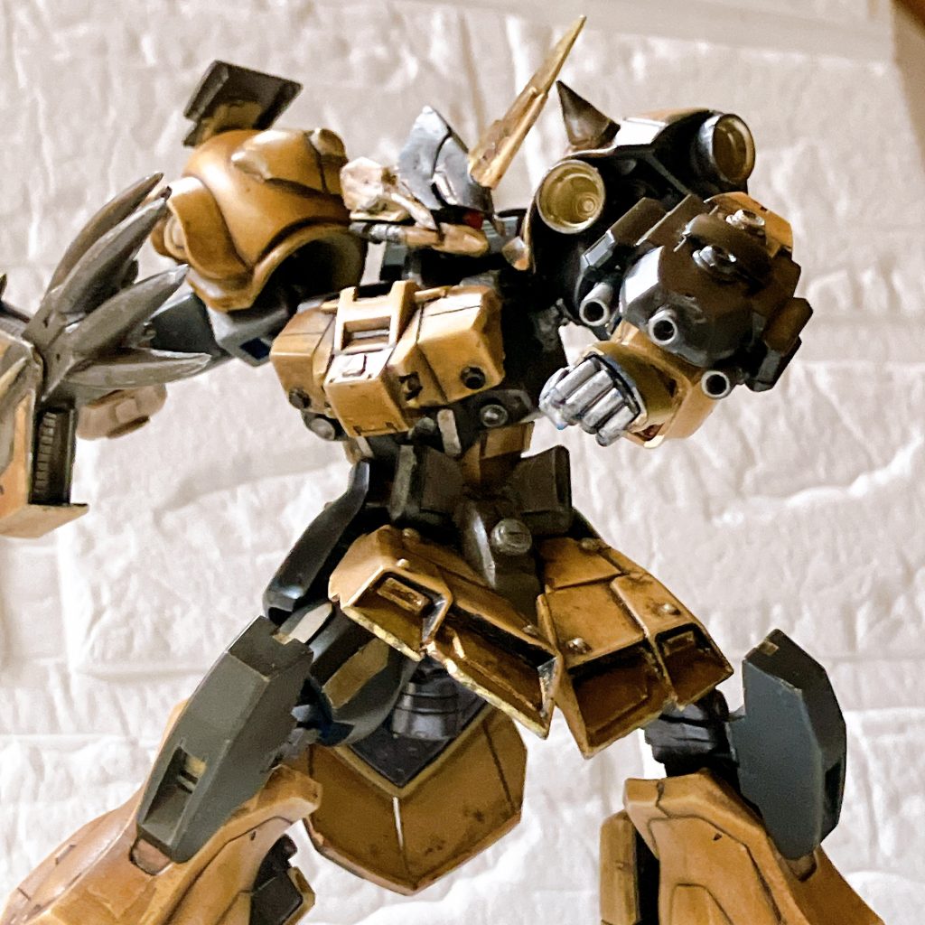 左腕シールドにはグフの指バルカンを付けてます