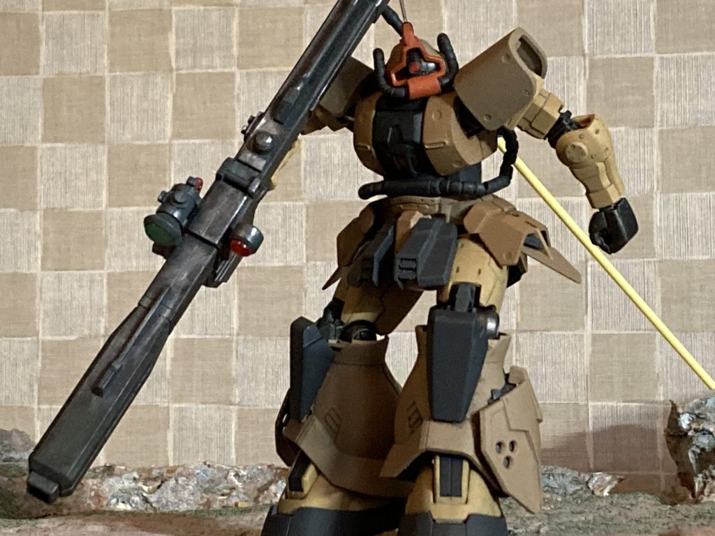 サイズ的にザク2と変わらず、移動が速く、ビーム兵器、新型モノアイのテストが可能な機体というコンセプトです^_^