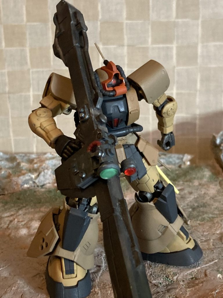 ビーム砲が大き過ぎかと思いましたが、ドム顔には似合いますね^_^