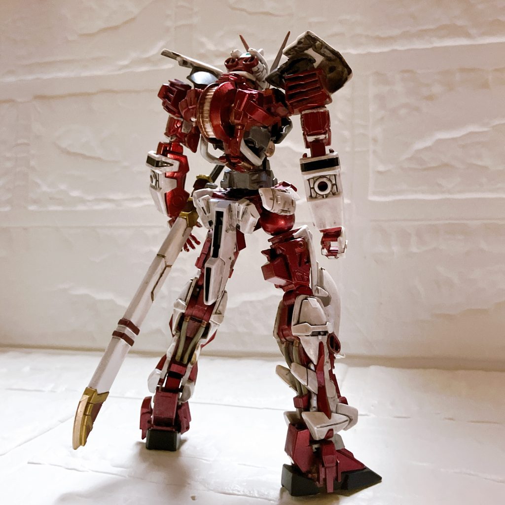 鉄血っぽくドス黒い感じのメタルレッドで塗装足は元のだとバランスが悪く感じたのでダブルオーガンダムのものを使用