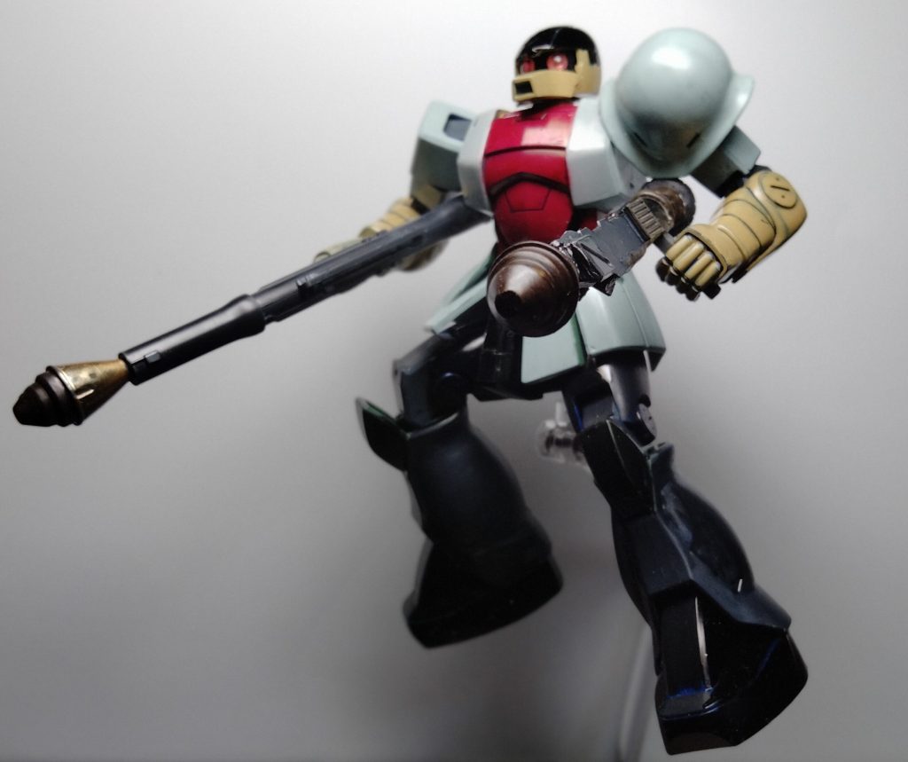 左のはザクバズーカを改造したもので、右のはプラ版やデティールパーツを組み合わせて作成