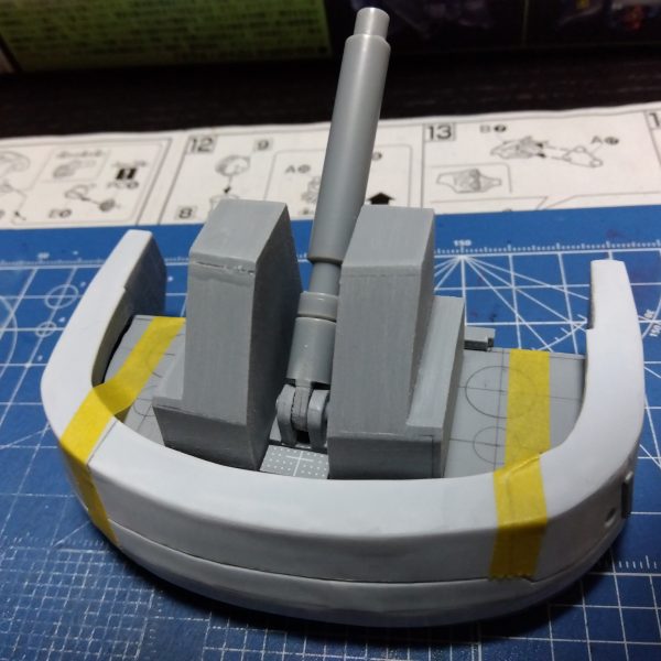 スクラッチ継続中です☺️こんな感じで接続、まだまだスクラッチは続きます💦…しかし最初の頃に作った(スクラッチ)ものってちゃんと全体の設計してないのが悪いんですが、このくらいのタイミングであれ？合わないじゃん😫て、なるんですよねw作り直し…プラ板の消費増える…また買ってこなきゃ😑そんな私とは関係なしにニャンコはくつろいでました😸（2枚目）