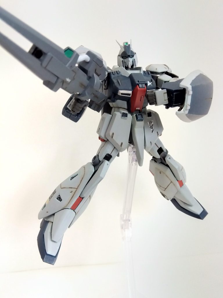 関節部に木工用ボンドを少々入れて固くしたので、長物持たせてもへたりません。