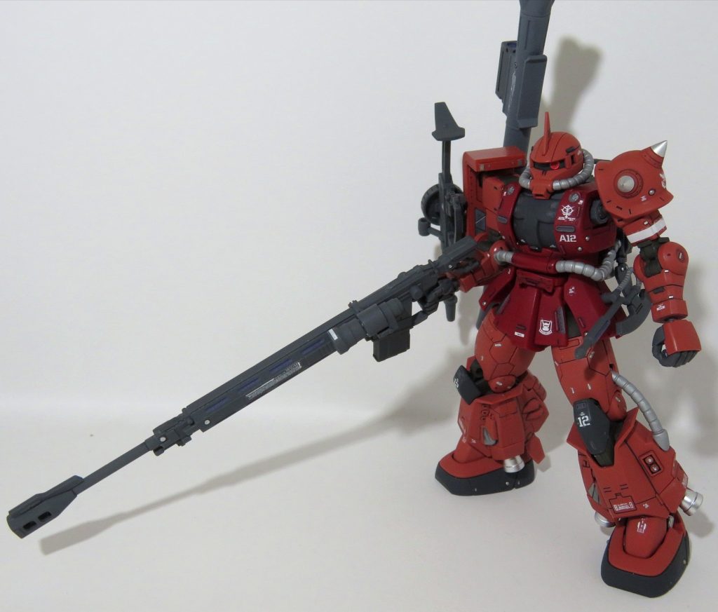 HG シャア専用高機動型ザクII全体的にメタルパーツやプラ板でディテールアップしつつ、肩のシールドに武器をマウントできるようにしてあります。シャアならこんなことしなさそうですが、カッコいいので良し！