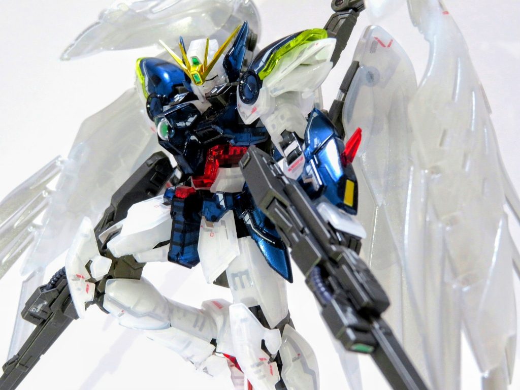 RG ウイングガンダムゼロ（EW版 ）クリアカラーパーツの裏面を缶スプレーで塗装しました。メカニカルクリアみたいに仕上がりました！(°▽°)