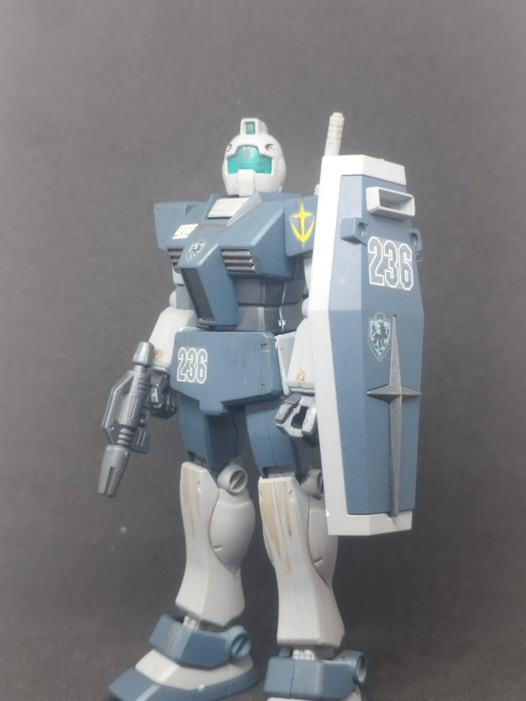 第236特務小隊 隊長機他の2機と配色が違うのは隊長機と言うのが分かりやすくするためらしい…むしろ目立つだろうに……(裏話としてはただ単に塗料無くなっただけです))