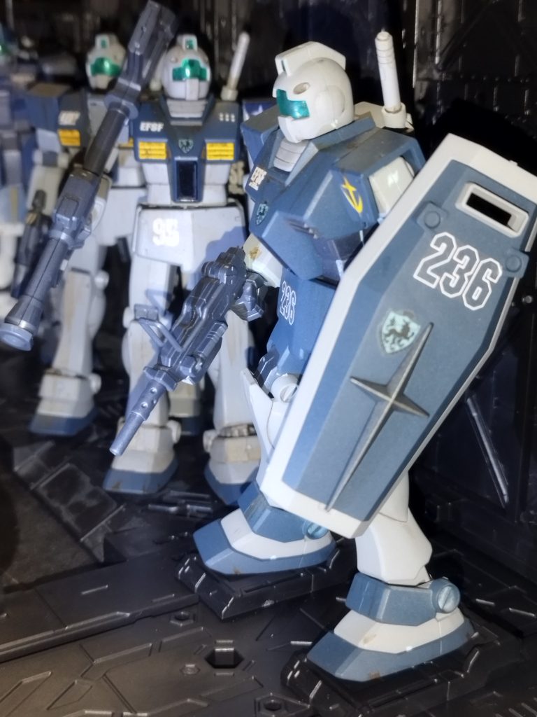 …とまぁ積んでたジムを3機まとめて作ったらこうなりました。番号は汎用品を。あとは適当にデカール貼り付けました。やっぱり量産機は揃えるのいいね。