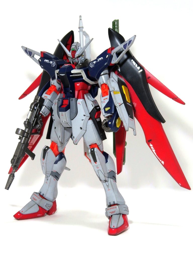 HGCE デスティニーガンダムSpec-Ⅱ（最終決戦イメージカラー）赤熱化している関節を目立たせるため+ブラックナイトスコードとの激闘をイメージして、全体を軽くウェザリングしてます。