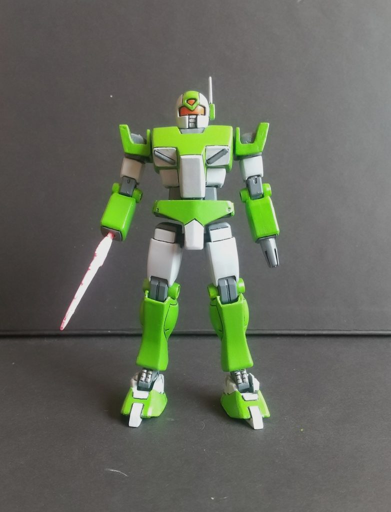 しかし常に資金難に苦しむ陸軍の期待は大きく、少量が生産され、いくつかの不運な部隊に半ば押し付ける形で配備される事になりましたその殆どが終戦まで格納庫で埃をかぶるか、ジムのパーツ取りに使われたと言われています。また、わざと新兵を搭乗させ囮に使うという非道な作戦に使われたという噂もありますが定かではありません 連邦兵「新兵さんよお、お前は戦いが終わるまで逃げ回ってりゃいいんだ。簡単だろ?なあに、こいつの足に追い付く敵なんていやしねえさ。ただしすっ転びさえしなけりゃな!ハハハ…」 コストを下げつつ性能を向上させるなど虫のいい話はそうそう無いという事でしょう