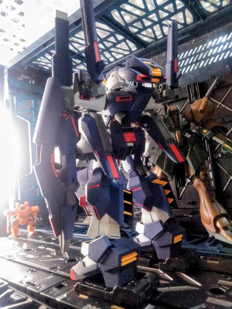 『親エゥーゴ政権』に対し『地球連邦軍の教導団』の一部が蜂起した『ペズン事件』その『ニュ・・・連邦軍教導団』には『裏局長』と呼ばれる五人の『四天王』が存在する。 『ケン 中佐』は獲物を見据えて言い放つ・・・『四天王が一人｢ケン・キテンサイ ｣』『『『推して参る‼️』』』 と、云うわけで妄想ζ 傲慢の巨人ver, ζ『RX-121-3C ガンダムTR-1［ハイゼンスレイ］』『ケン・キテンサイ 中佐』をご紹介 ✨😌✨