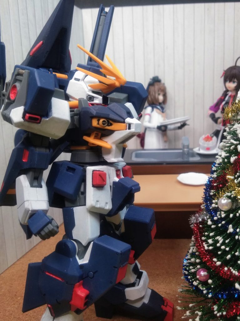 　　　『藤岡建機』 『藤岡建機先生』は『メダロットシリーズ』や『機動戦士ガンダムシリーズ』などで知られる、日本のメカニックデザイナーであり漫画家です。代表的なデザイン作品に『ゲームメダロットシリーズ』『ガンダム(A.O.Z.)シリーズ』等があります。  『ガンダムシリーズだと｢SEED DESTINY｣や｢MS IGLOO｣にも、携わっていたﾝだって！』(演:ﾕｷｶｾﾞｶｲﾆ)『2019年に、脳出血による障害を負い、休業していたけど、リハビリと並行して作家活動の復帰を目指しているみたい。』(演:ｼｸﾞﾚｶｲｻﾝ)『ホカニモ｢ですくとっぷあーみー｣ニモ、カカワッテイルヨウダ』(演:ﾊｲｾﾞﾝｽﾚｲ)