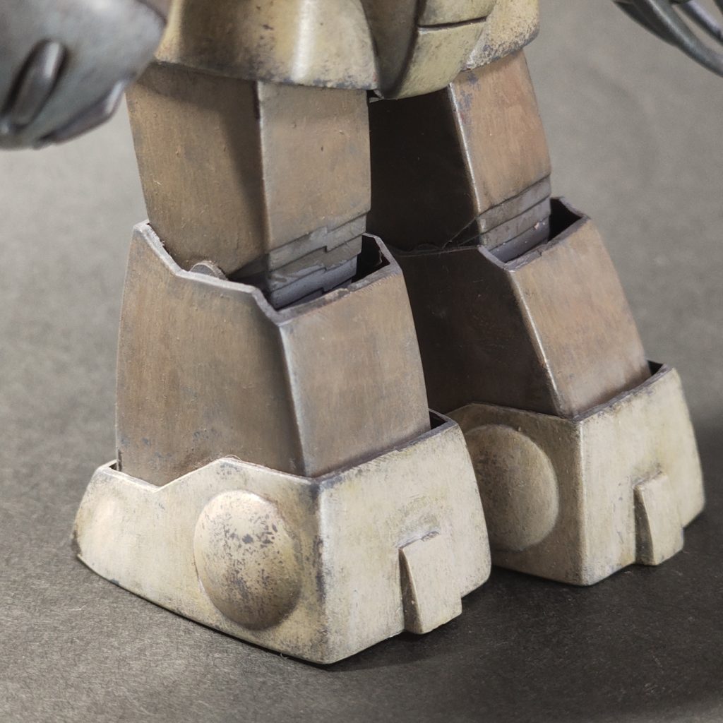 なんかかわいいな。足元の写真になってしまいましたので、ここまでです。そうだ、平筆の話ですが、タミヤの黒軸の安い方、慣れたのか案外使いやすくなりました。これリピートするかもしれません。という訳で、いつも見ていただいてありがとうございます。