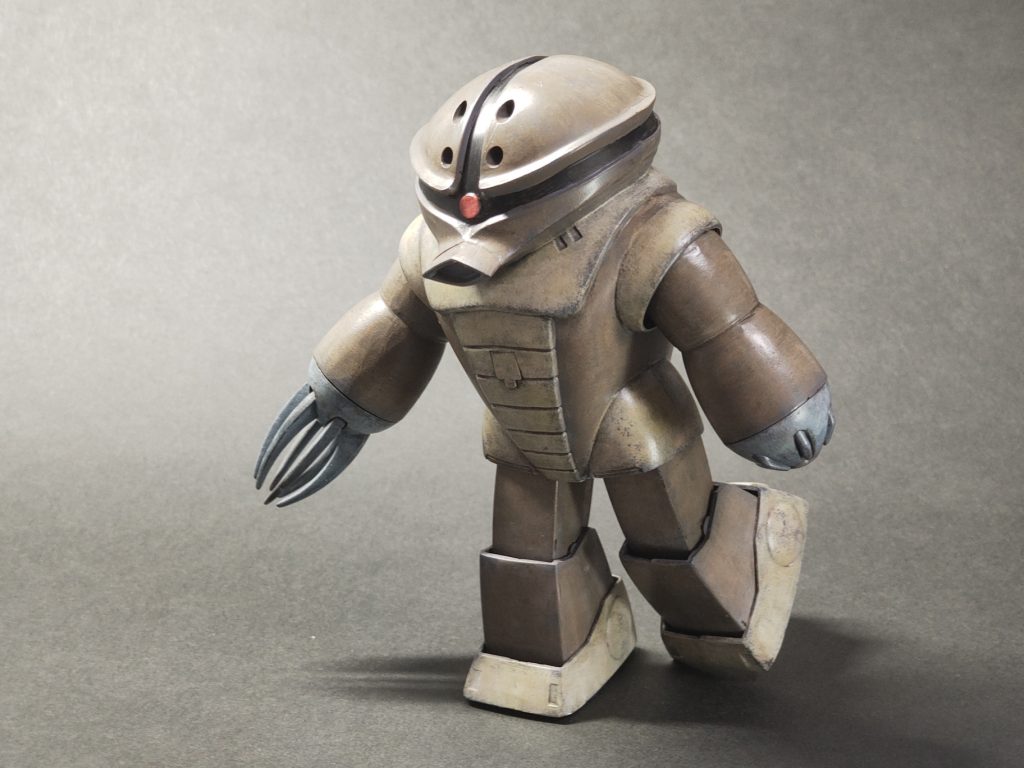 これは、第一話でサイド7のハッチを開けようとしたけど足が曲げられなくて開けられなかったシーン。かわいい。右腕伸びるだろと思う方がいるかもしれませんが、伸ばしながら微調整できないんですよ、パンチ的にビヨーンとしか。いや知らんけど。あと爪の開閉もたぶん微調整できないです。