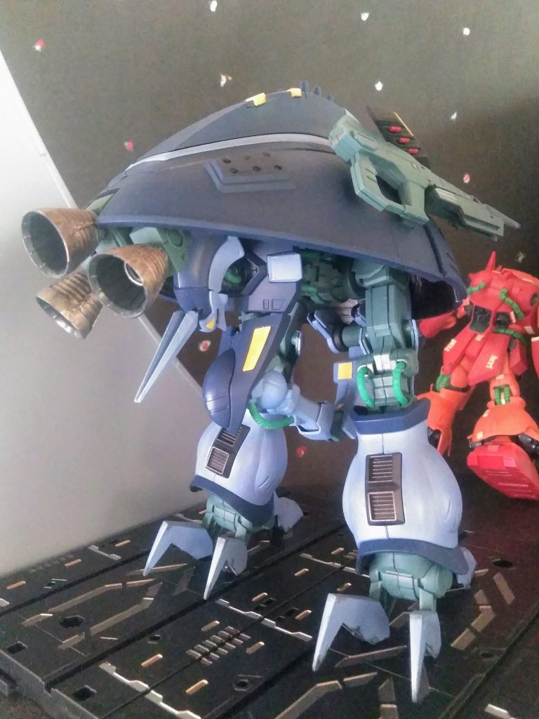 『ゼダンの門』を失った事は『ティターンズ』の衰退を意味する。『地球連邦軍内部』でも『ティターンズ』に対する疑心論や『教導団員達の様な』独自行動が目立ちだす。これらを律する為『ティターンズ上層部』は『オークランド研究所など』今は傘下の部署より未成熟なパイロットさえも登用しなければ成らなくなった。とても、実用レベルではない『カマ・セイッヌ 中尉』も戦場に送られる事に。 と、云うわけで妄想ζ 傲慢の巨人ver, ζ『NRX-055 バウンド・ドック』『カマ・セイッヌ 中尉』をご紹介 ✨😌✨