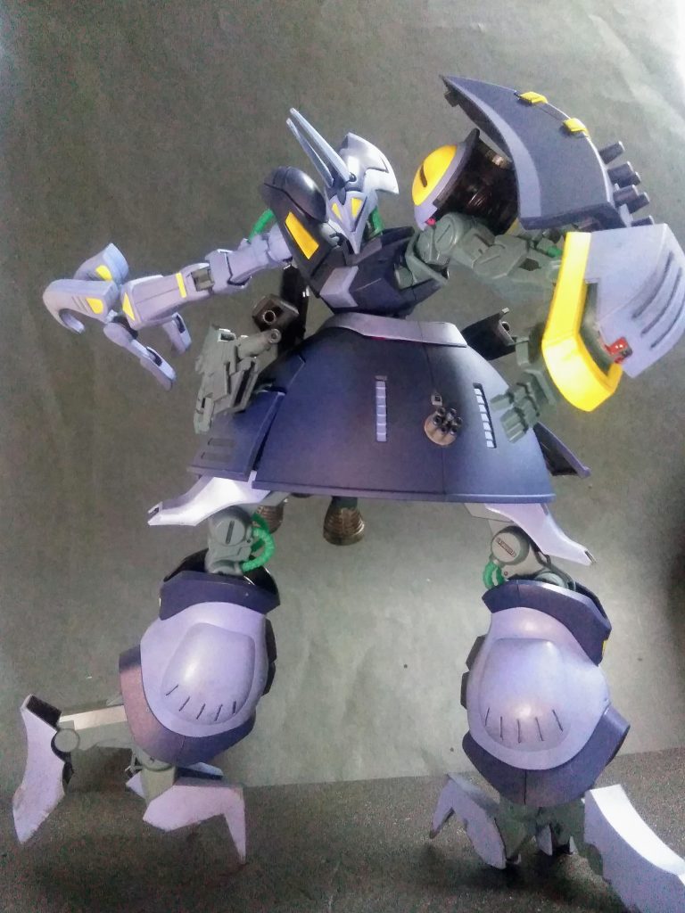 は～いィMS形態へｪ👏👏👏｢UP主｣はキットを組み立てるまで知らなかったのですが 😖変形は上半身を何回か折り畳んでクルっと90度回転させて上手い具合にスカートの中へツッコミます 😃変形機構は単純だけど、大きいからか？🙂？テキパキと！上手い具合にススマない 😒💢💢